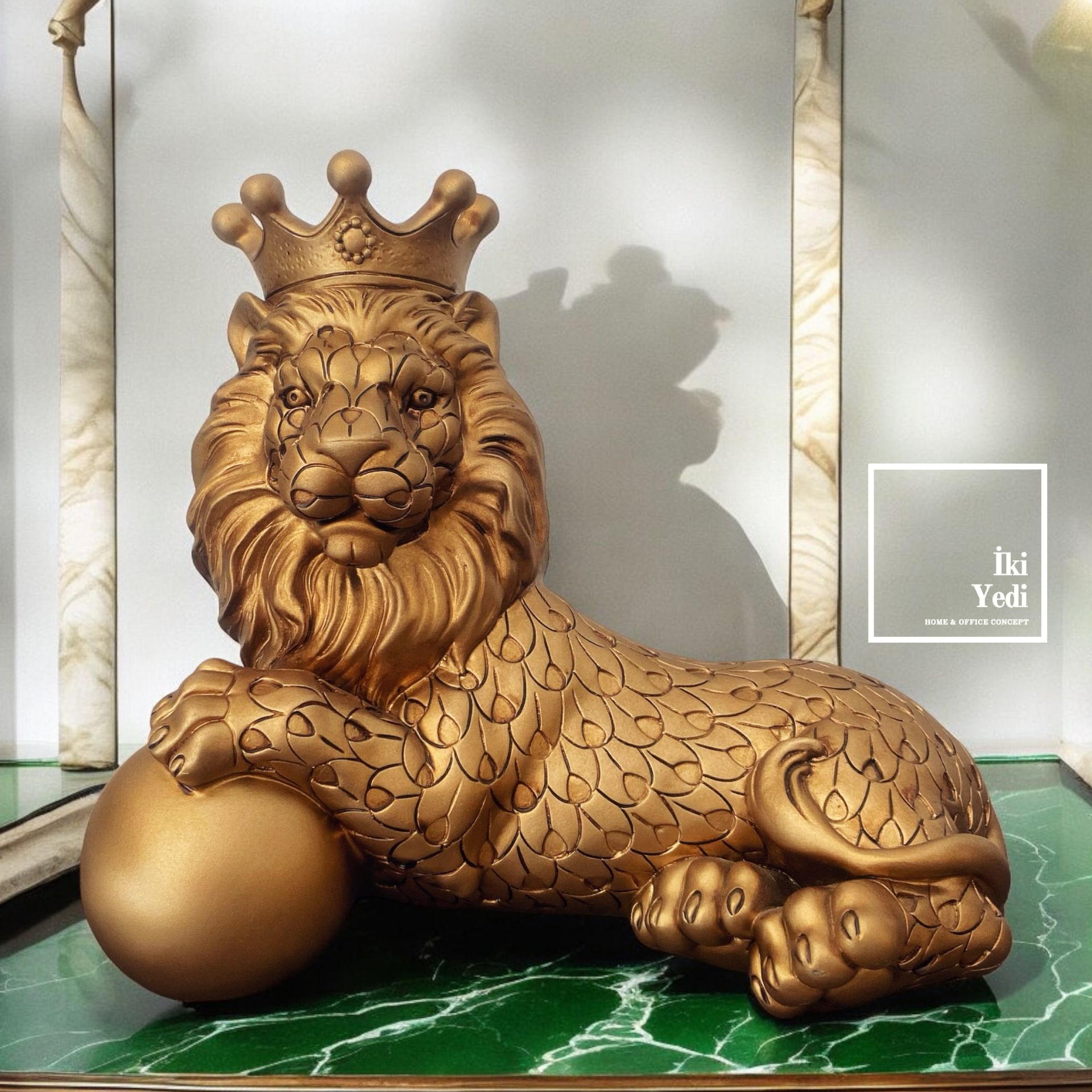 Henry 77-2 Taçlı Aslan Kral Heykeli Dekoratif Biblo Obje Gold Hediyelik Eşya Ev Ofis Büro Hediyesi Aslan Burcuna Dekor
