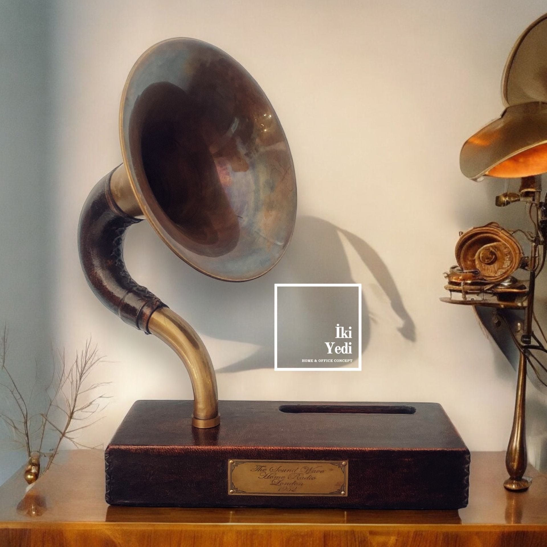 1952 London Deri Kaplamalı Pirinç Antika Monofon Müzik Ses Yükseltici Gramofon Objesi Lüks Hediyelik Objeler Ofis Ev Hediyesi