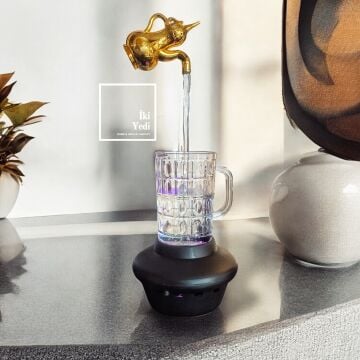 Altın İbrik Şelale Elektrikli Masaüstü Su Devirdaim Objesi Ev Ofis Dekoratif Obje Sıradışı Hediye