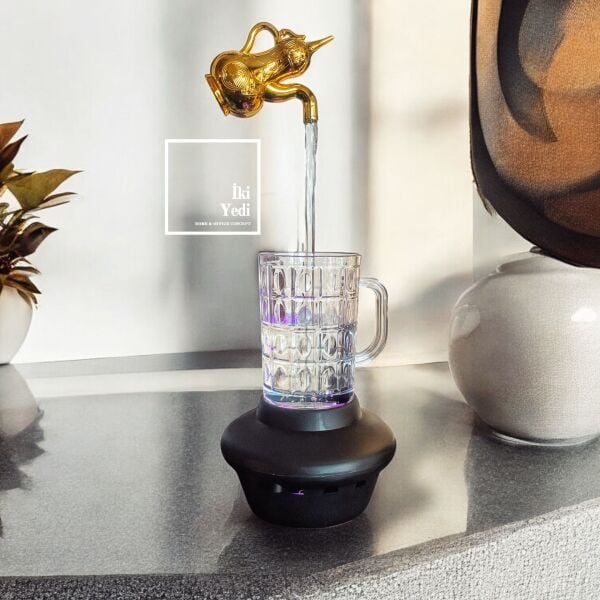 Altın İbrik Şelale Elektrikli Masaüstü Su Devirdaim Objesi Ev Ofis Dekoratif Obje Sıradışı Hediye