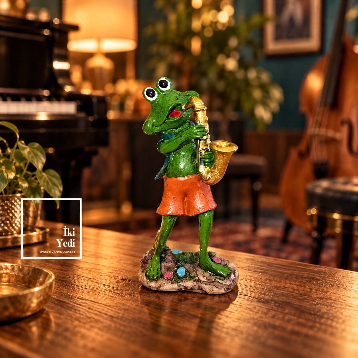 Jazz Frog Saksafon Çalan Kurbağa Biblo Dekoratif Müzisyen Figürü Saksı Yanı Masa Aksesuarı Objeler