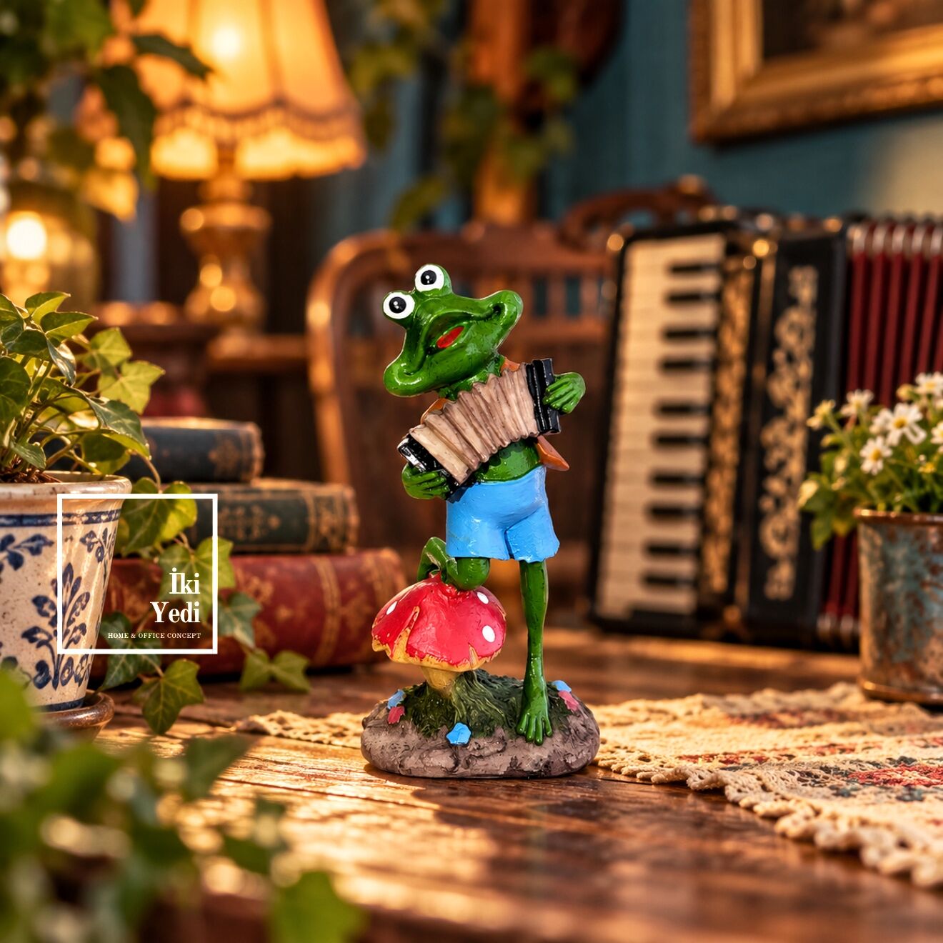 Jazz Frog Akordeon Çalan Kurbağa Biblo Dekoratif Müzisyen Figürü Saksı Yanı Masa Aksesuarı 6x13 cm