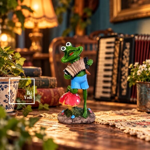 Jazz Frog Akordeon Çalan Kurbağa Biblo Dekoratif Müzisyen Figürü Saksı Yanı Masa Aksesuarı 6x13 cm