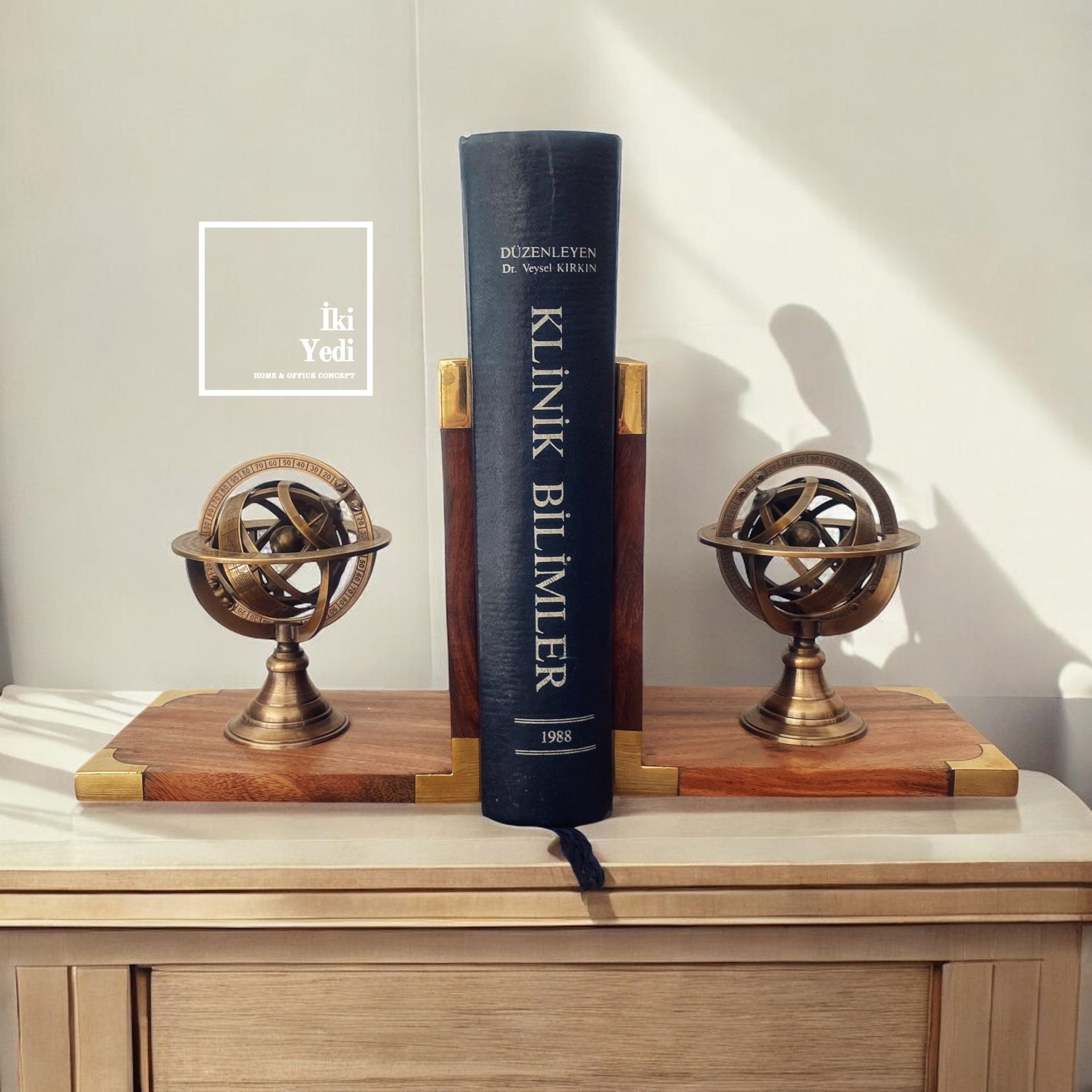 Ludwig Pirinç İşlemeli Kitap Tutucu, Horoskop Detaylı Lüks Stoper, Antika Ofis Hediyelik Obje