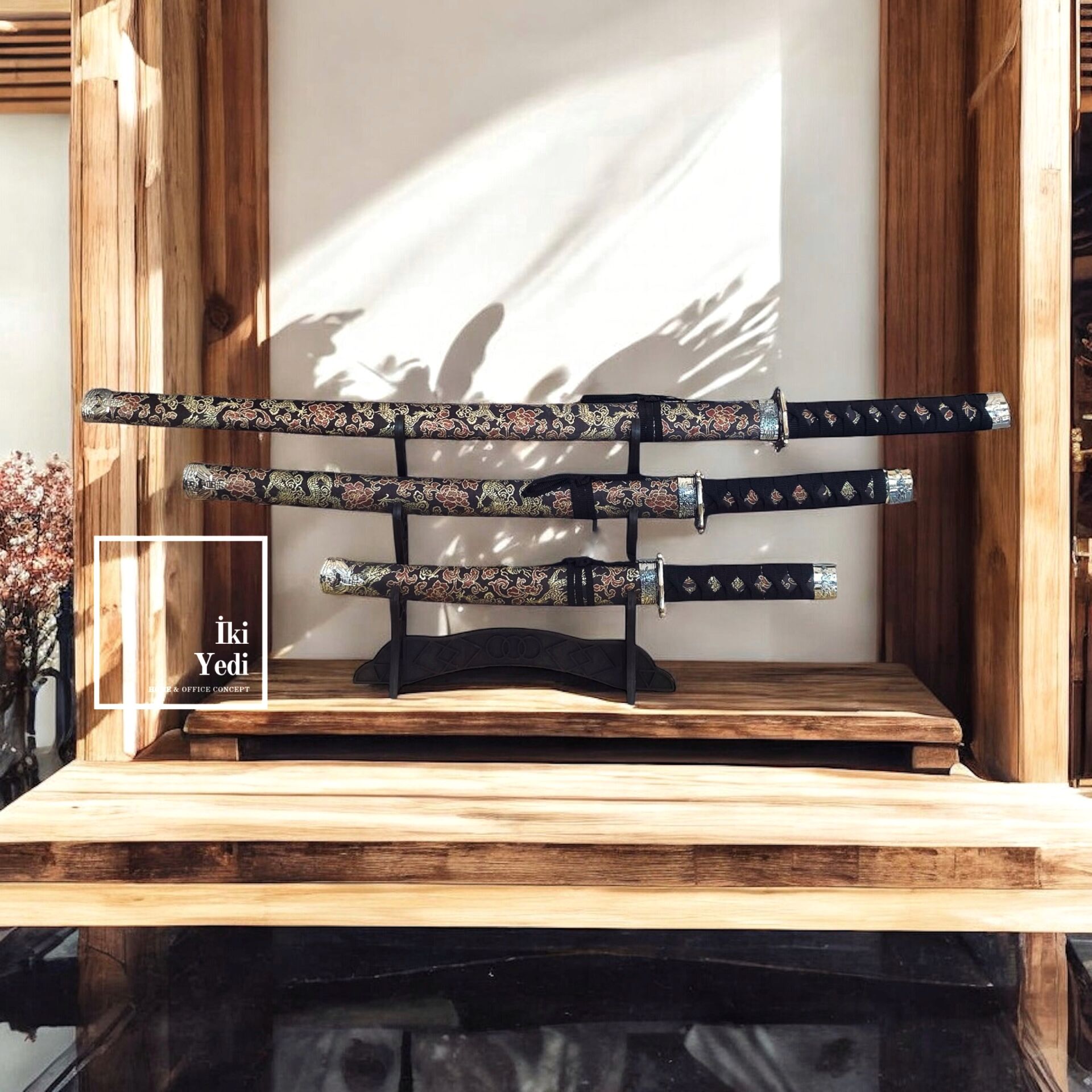 3’lü Samuray Kılıcı Seti Sarı Siyah Kılıf ve Standlı Dekoratif Katana Takımı Dekoratif Japon Kılıcı