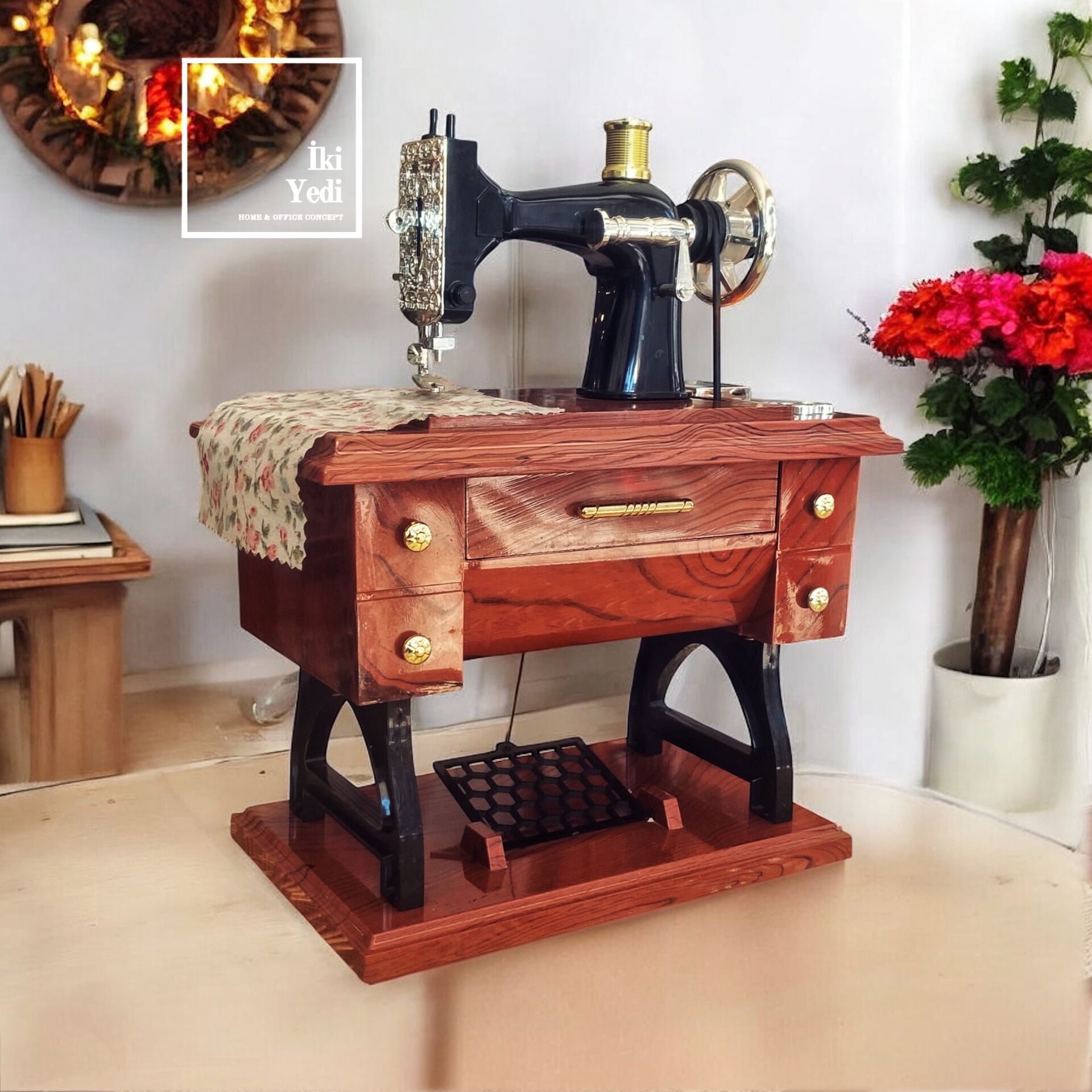 Dikiş Makinesi Görünümlü Pilli Müzik Kutusu Ahşap Görünüm Tasarım Dekoratif Nostaljik Hediye Retro