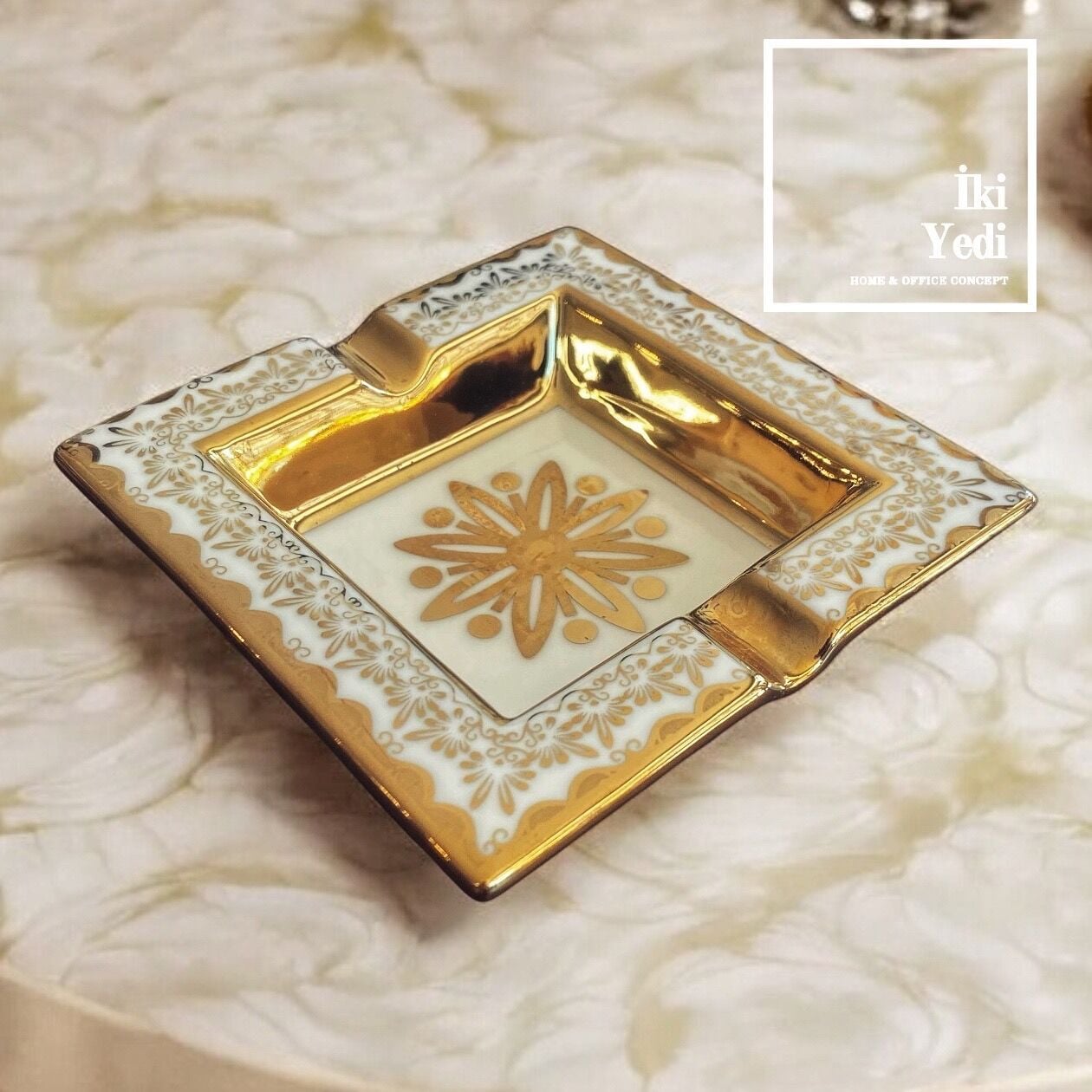 Tominay 77-4 Kare Kül Tablası Barok Desenli Altın Yaldızlı Seramik Küllük Dekoratif Hediyelik Obje