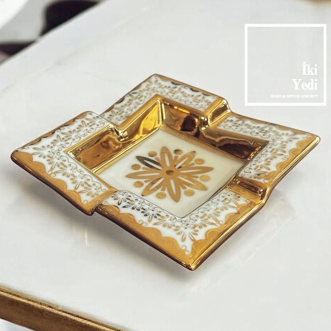 Tominay 77-5 Kare Gold Seramik Küllük Güneş Motifli Dekoratif Kültablası Vintage Ev Ofis Hediyesi