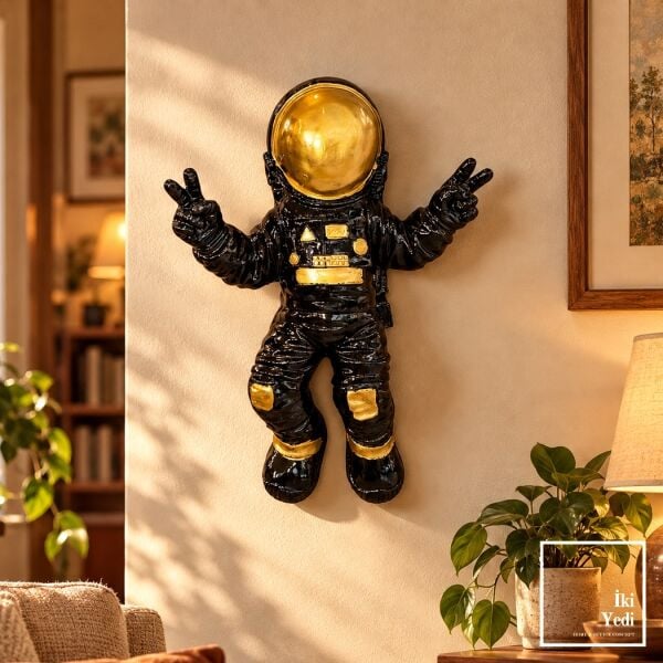 Hobbes Astronot Duvar Dekoru Siyah Gold Modern Uzay Temalı Duvar Objesi Maskot Heykel 45 cm Ev Ofis
