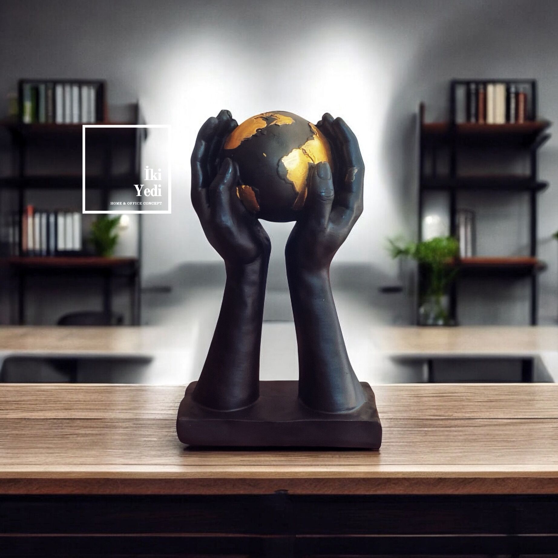 Peuctor Altın Küreyi Tutan Eller Heykeli, Dünya Figürü Dekoratif Obje, Ofis Ev Masaüstü Süs Eşyası