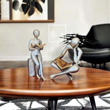 Chidau 77-1 Kitap Okuyan Çift Biblo Seti Gümüş Renk – Dekoratif Obje, Ev ve Ofis Kitaplık Süsleri