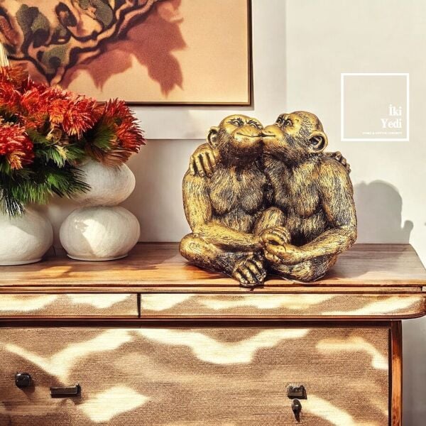 Leny Altın Renk Öpüşen Maymun Heykeli – Dekoratif Obje, Ev ve Ofis Hediyesi, Hayvan Figürlü Biblo