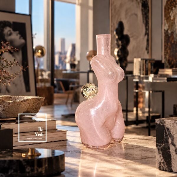 Venüs’ün Sakladığı Güneş Pembe Cam Kadın Figürlü Vazo Dekoratif Obje Salon Ev Dekorasyonu Hediyelik