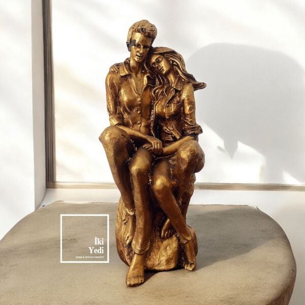 Lovers 77-3 Oturan Sarılan Sevgililer Figürü Sevgiliye Hediye Dekoratif Obje Yeni Evli Çift Hediye