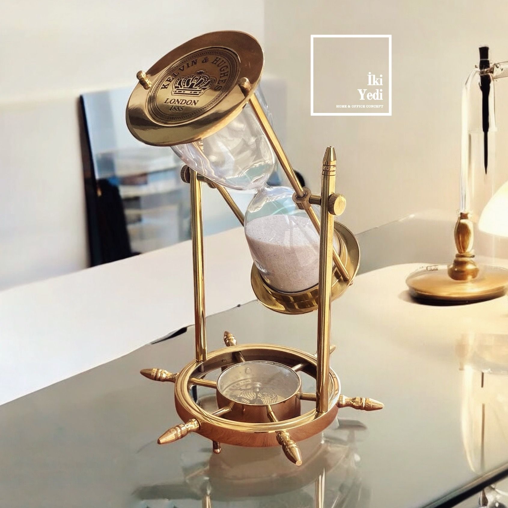 Kelvin Hughes 1917 London Kum Saati, Pusulalı Pirinç Dümen Obje, Denizcilik Temalı Ofis Hediyesi