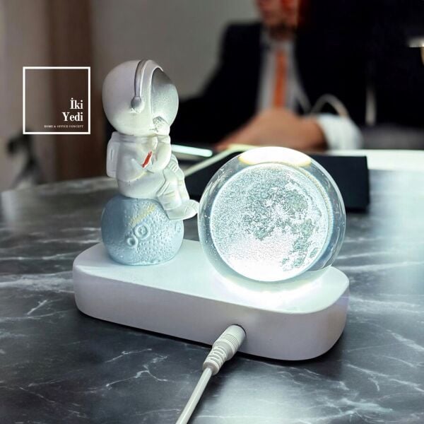 Tobers Cam Küreli Astronot ve Dünya Temalı Gece Lambası Masa Lambası Aydınlatma Dekorasyonu Dekoratif Objeler