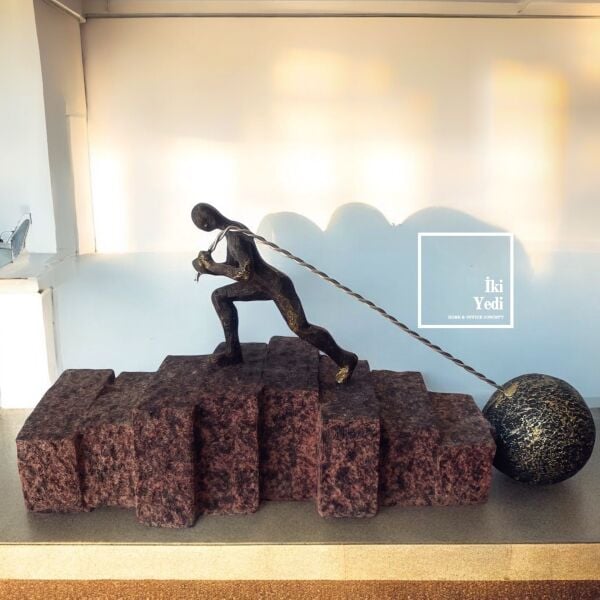 Johann 77-2 Taş Çeken Adam Dekoratif Obje Anlamlı Hediyelik Dekorlar Ev Ofis Hediyesi Biblo Heykel