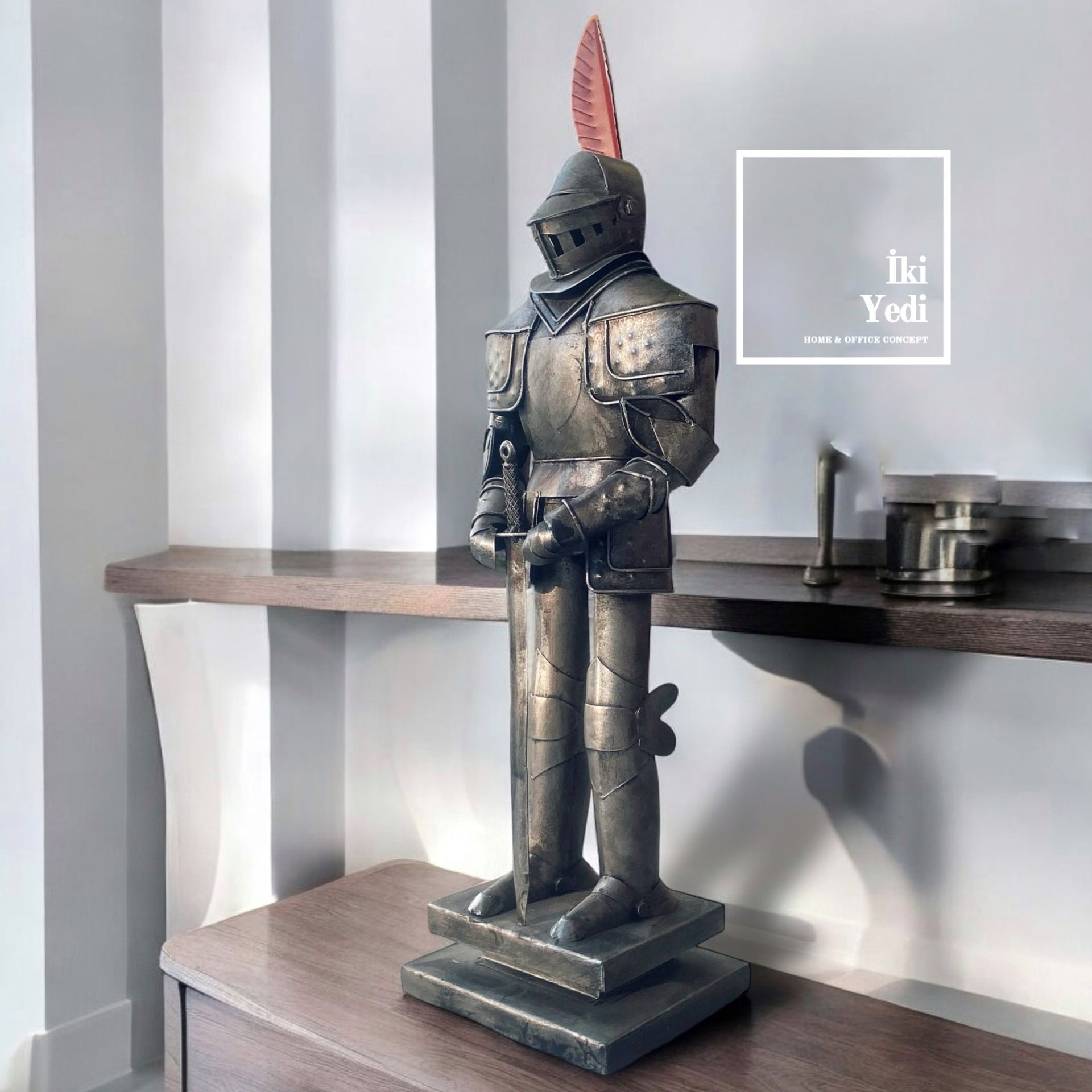 Ugrinic 52 cm Metal Savaşçı Şövalye Objesi Dekoratif Biblo Heykel Dekor Ofis Hediyesi Viktoryen Dönem Dekorasyon Ürünleri