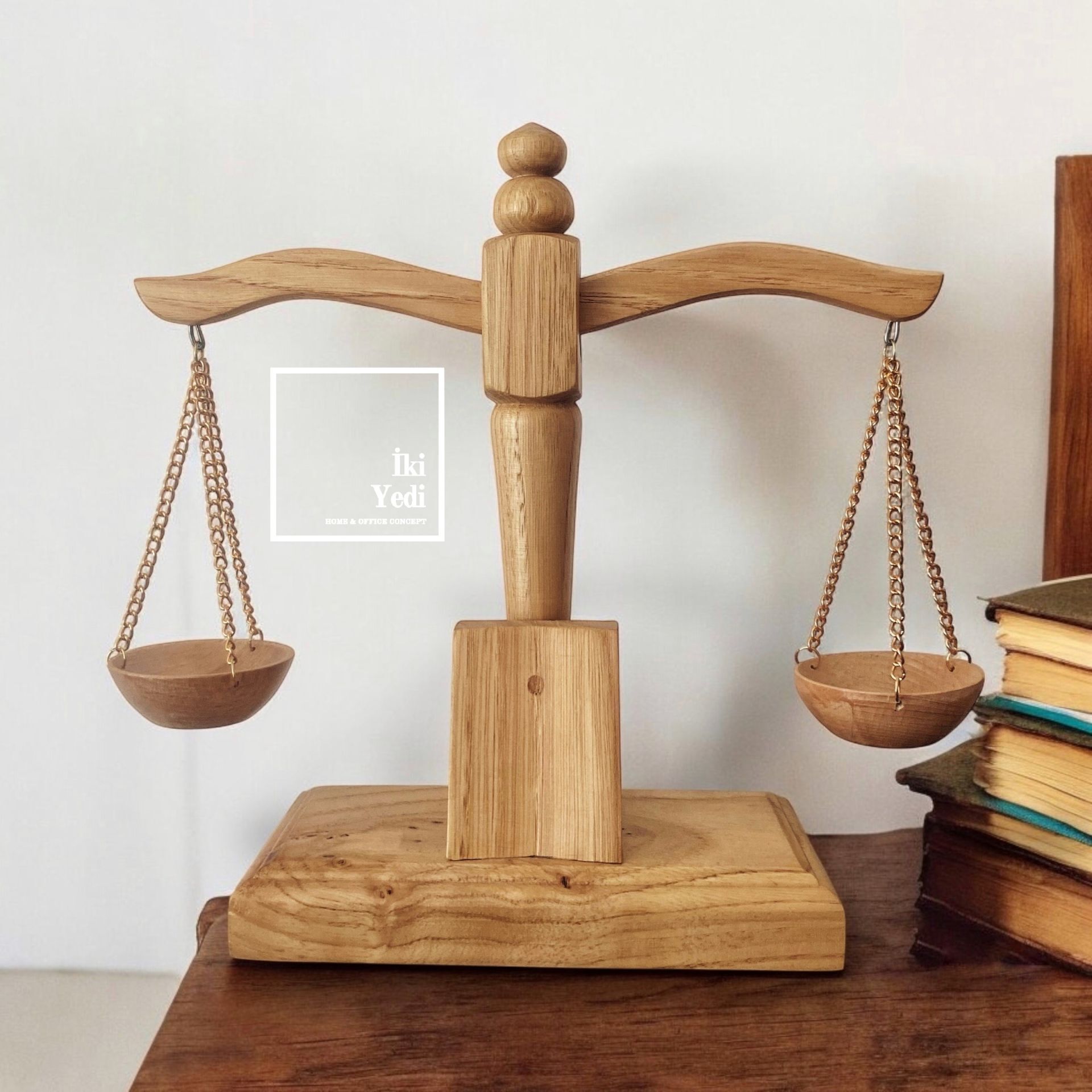 Willem Ahşap Adalet Terazisi Hukuk Dekorasyonu Avukata Hediye Ofis Dekoratif Objeler Hakim Savcı Masa Üstü Aksesuar