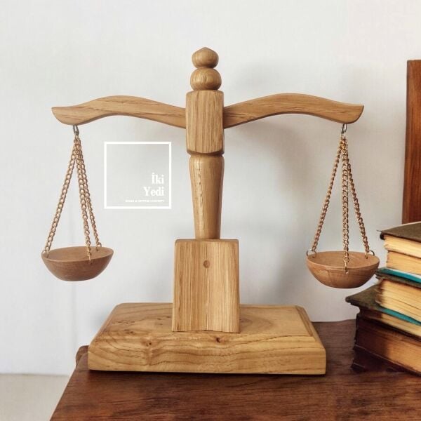 Willem Ahşap Adalet Terazisi Hukuk Dekorasyonu Avukata Hediye Ofis Dekoratif Objeler Hakim Savcı Masa Üstü Aksesuar