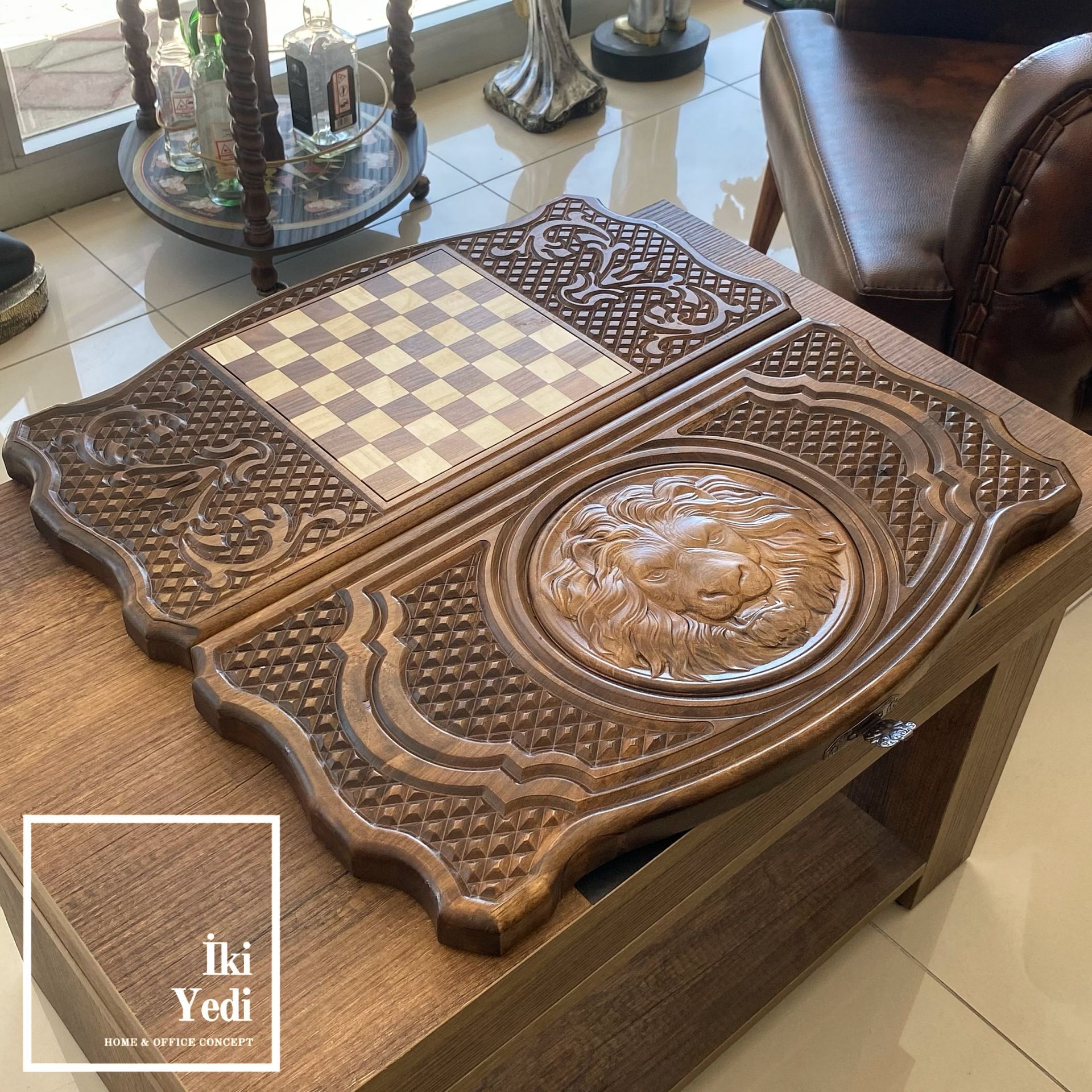 Aslanlı Oymalı Masif Ağaç Tavla Takımı Ahşap Satranç ve Dama Çift Taraflı Antik Lüks Koleksiyon