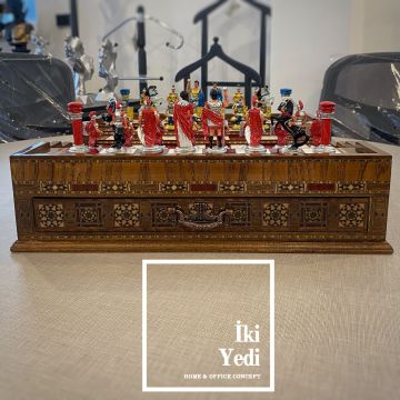 Thricius Arena Tasarım Çekmeceli Masif Ahşap Satranç Takımı El İşçiliği Ağaç Satranç Seti Lüks VIP