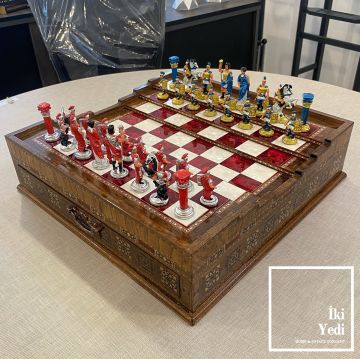 Thricius Arena Tasarım Çekmeceli Masif Ahşap Satranç Takımı El İşçiliği Ağaç Satranç Seti Lüks VIP