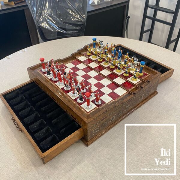 Thricius Arena Tasarım Çekmeceli Masif Ahşap Satranç Takımı El İşçiliği Ağaç Satranç Seti Lüks VIP