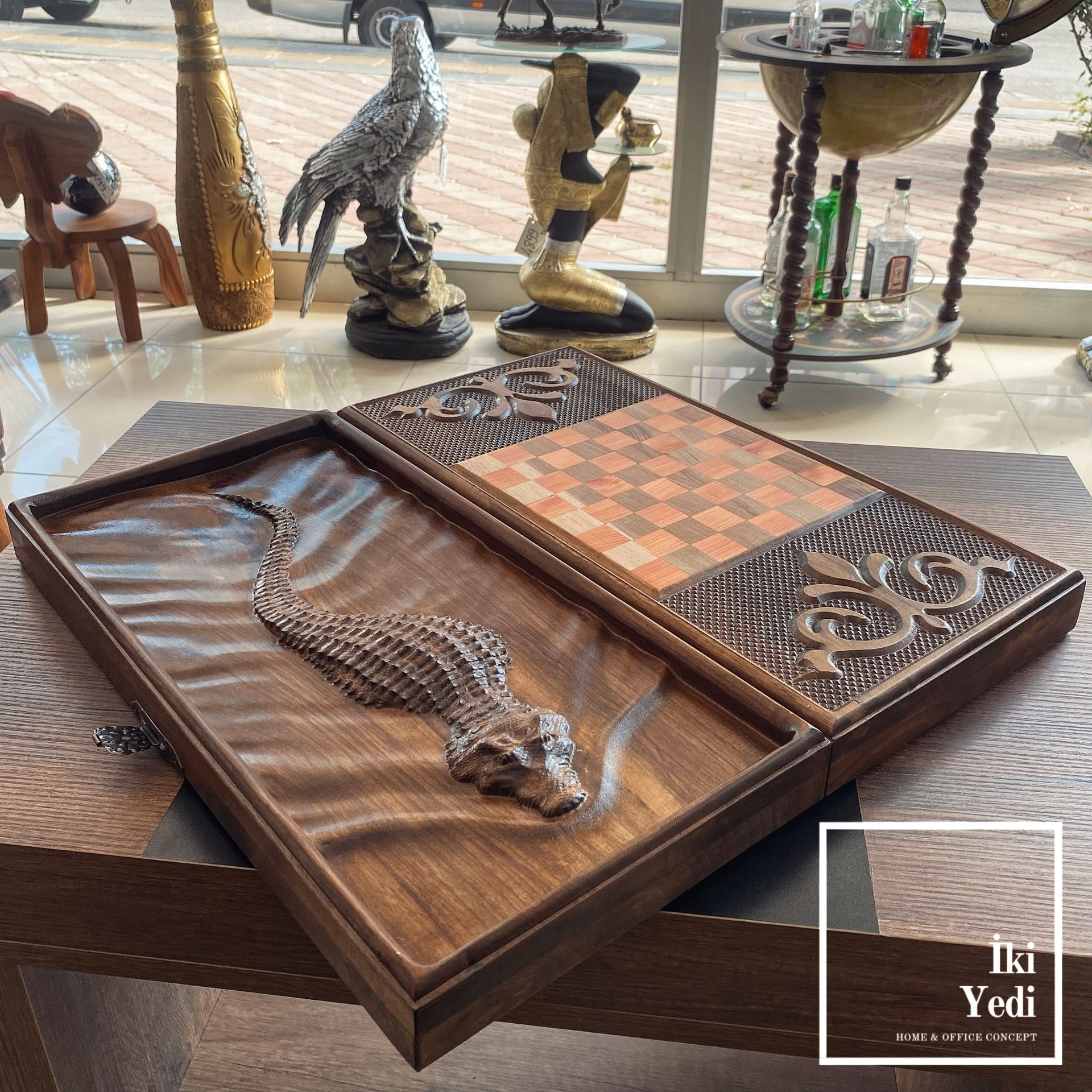 Su Dalgası Efektli Oymalı Timsahlı Masif Ahşap Tavla Takımı Ahşap Satranç ve Dama Çift Taraflı Antik Lüks Koleksiyon Ürünü Backgammon Unutulmaz Hediyelik