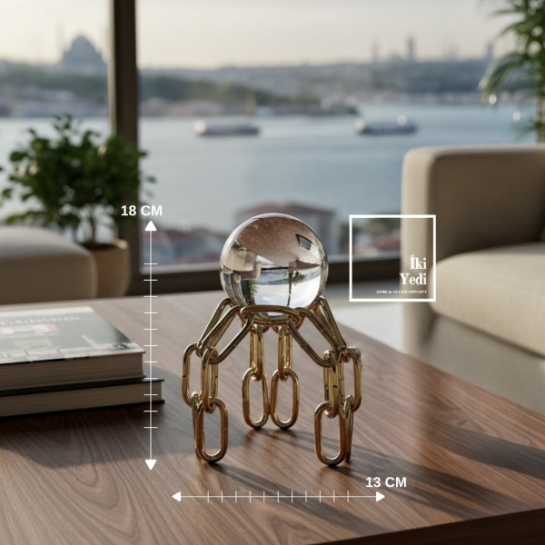 Stilpo Altın Zincir Figürlü Kristal Cam Küre Obje 18 cm Modern Masaüstü Ofis Salon Dekor Aksesuarı