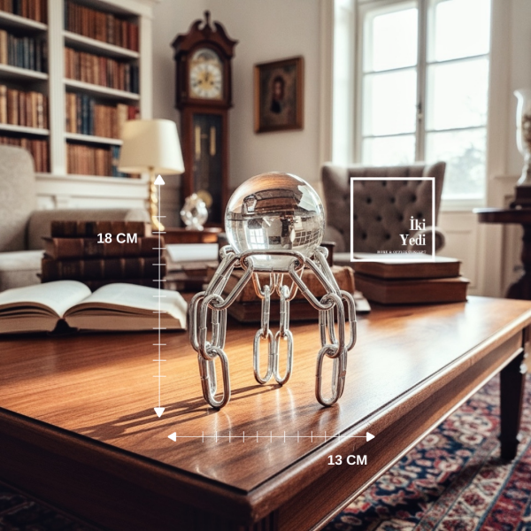 Stilpo Gümüş Zincir Figürlü Kristal Cam Küre Obje 18 cm Modern Masaüstü Ev ve Ofis Dekor Aksesuarı