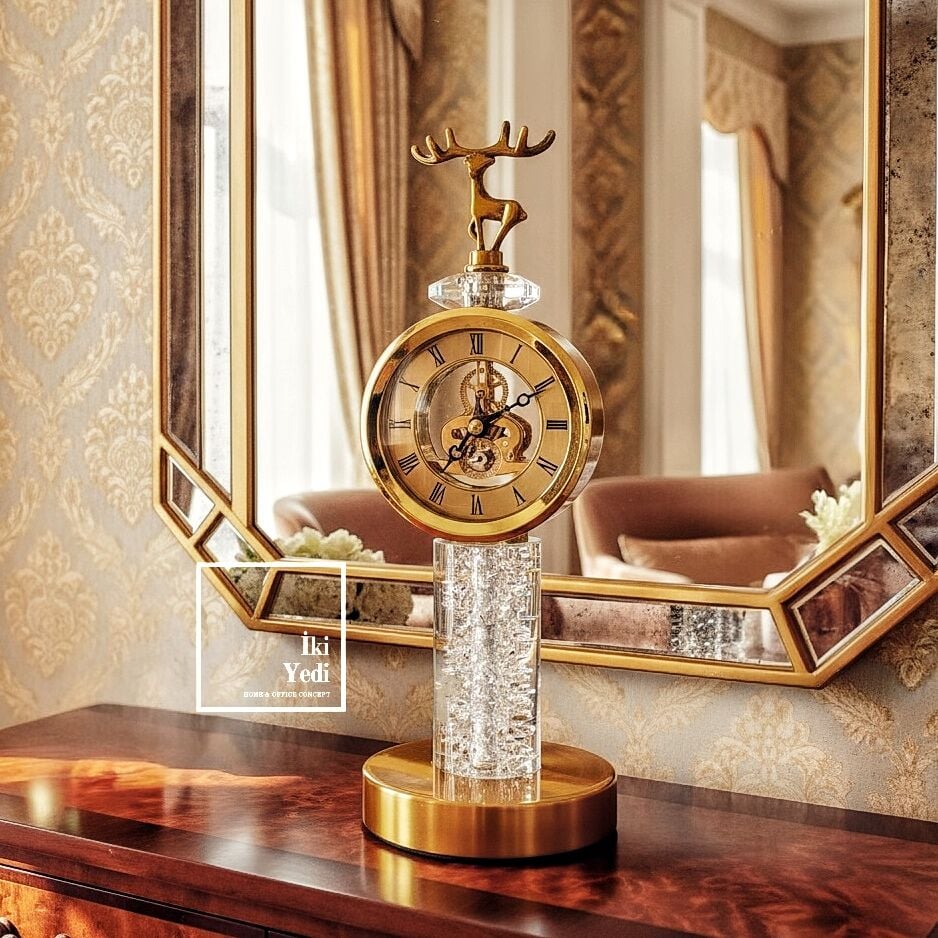 Ritz Geyik Figürlü Kristal Gövdeli Masa Saati Altın Bronz Tonlu Dekoratif Ofis ve Salon Saat Modeli