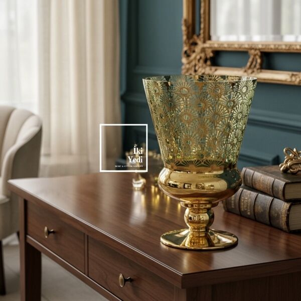 Quesnoy 772 Altın Detaylı Desenli Cam Vazo Modern Klasik Salon Dekoru Yeşil Masa Konsol Aksesuarı
