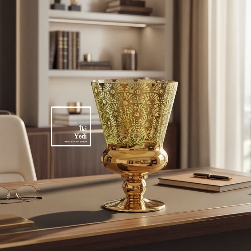 Quesnoy 772 Altın Detaylı Desenli Cam Vazo Modern Klasik Salon Dekoru Yeşil Masa Konsol Aksesuarı