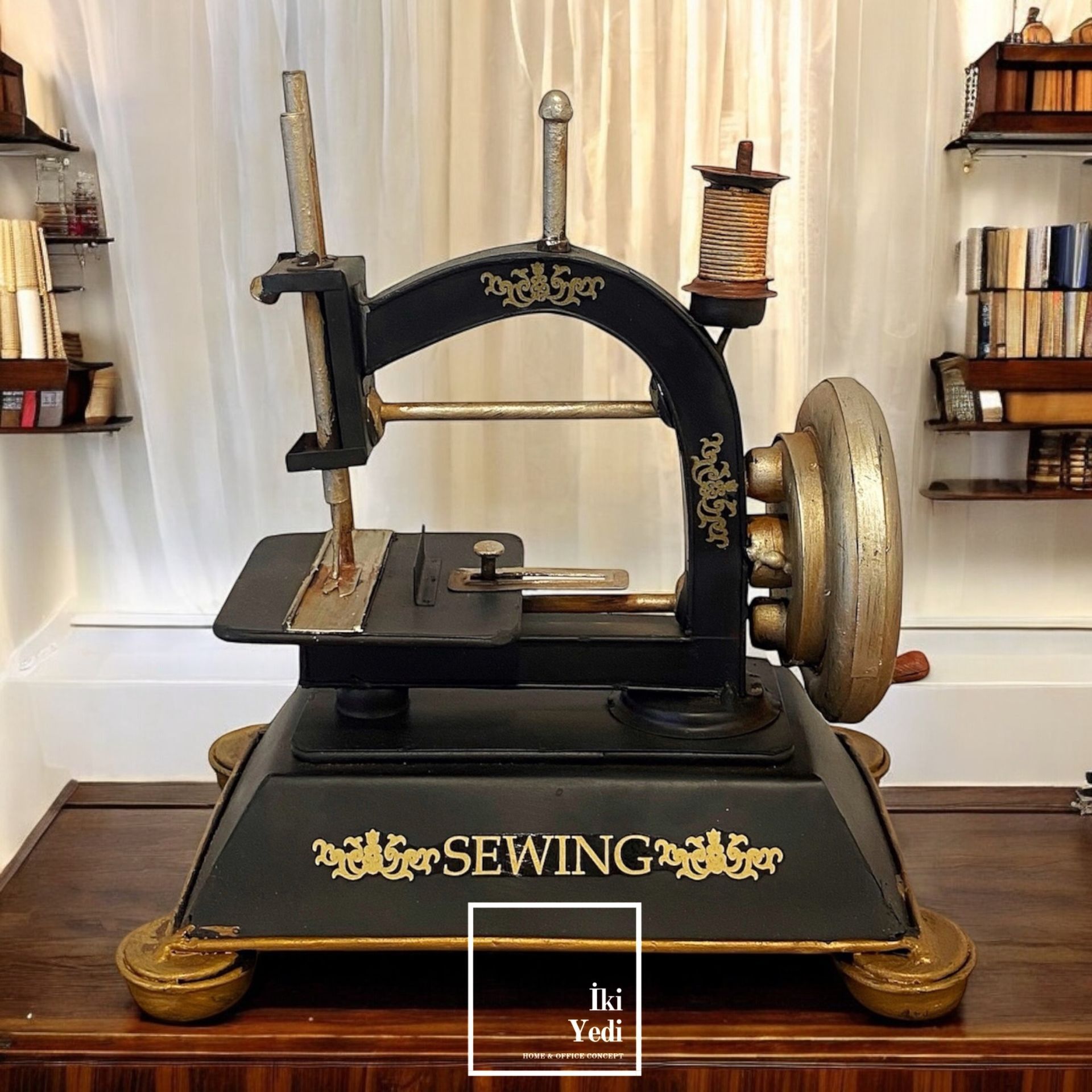 Vintage Dikiş Makinesi Maketi Dekoratif Metal Obje Retro Tarz Hediyelik Ev ve Ofis Dekorasyonu Şık