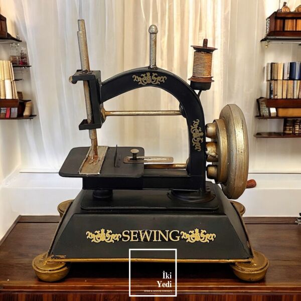 Vintage Dikiş Makinesi Maketi Dekoratif Metal Obje Retro Tarz Hediyelik Ev ve Ofis Dekorasyonu Şık