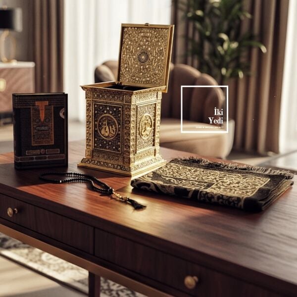 Mahfuz Şık Kur’an Kutusu Seti – Seccade, Tesbih ve Kur’an-ı Kerim Özel Hediye Seti Geleneksel Dini