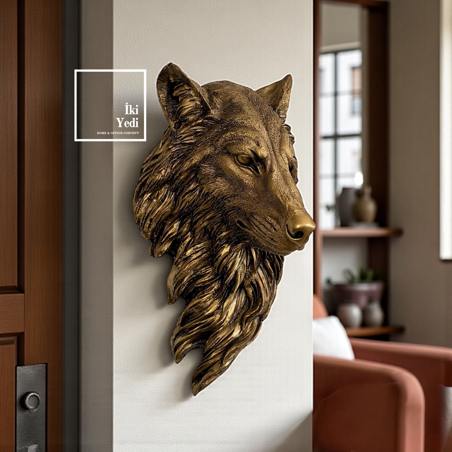 Crassus Kurt Başı Duvar Dekoru Gold Renk 50x30 cm Polyester Kurt Heykeli Ofis ve Ev Duvar Aksesuarı