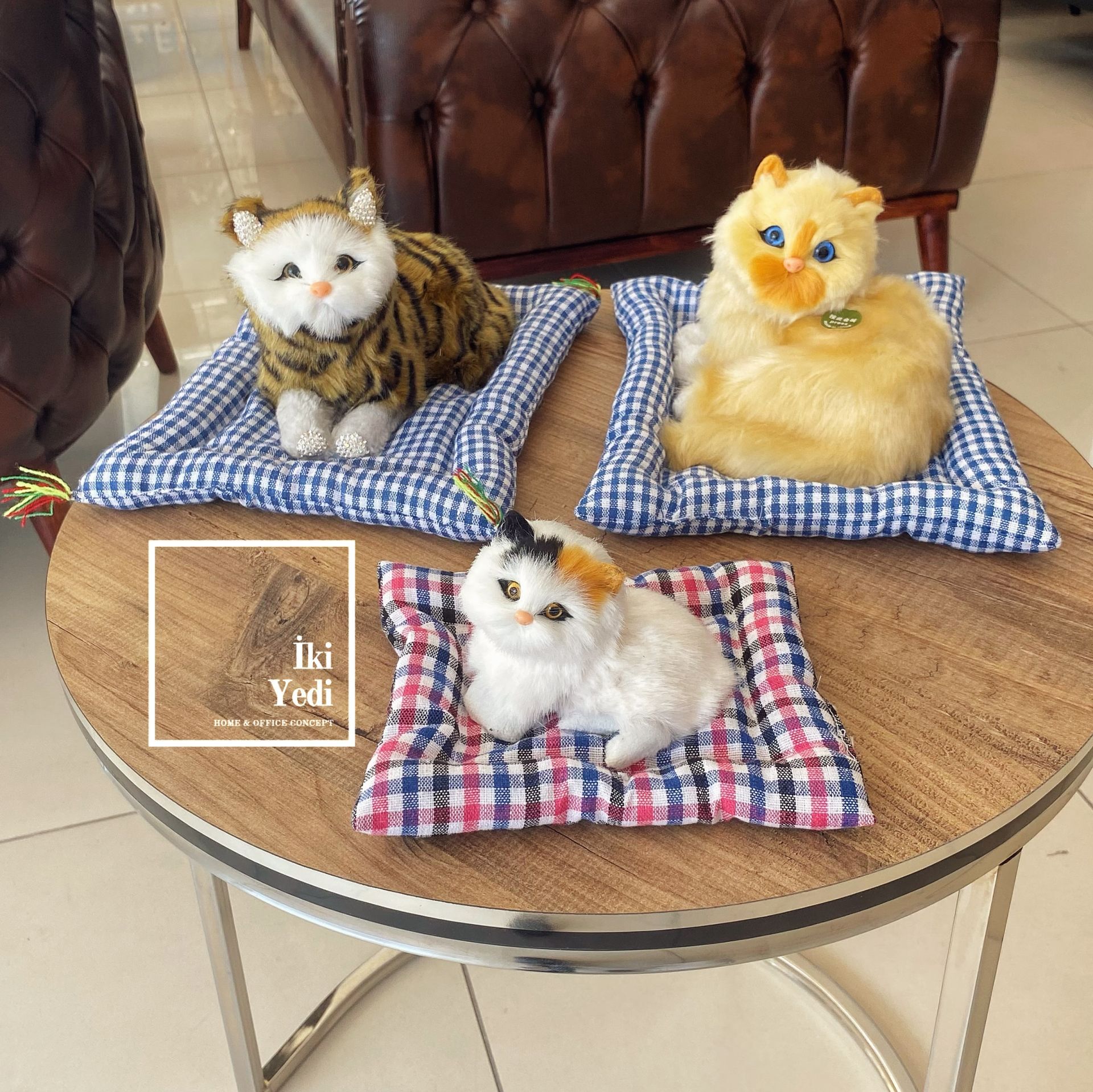 Miyavlayan Ses Çıkaran Yastıklı Kediler : Dekoratif Objeler Hayvanseverlere Hediye Veteriner Petshop Giriş Ürünü Karşılama Banko Masa Üstü Aksesuar