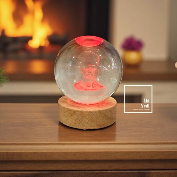 Atatürk Işıklı Kristal Cam Küre, LED Aydınlatmalı Masa Dekoru Ofis Ev Hediyesi Masa Üstü Aksesuar