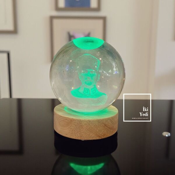 Atatürk Işıklı Kristal Cam Küre, LED Aydınlatmalı Masa Dekoru Ofis Ev Hediyesi Masa Üstü Aksesuar