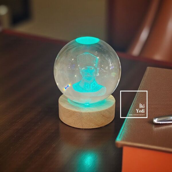 Atatürk Işıklı Kristal Cam Küre, LED Aydınlatmalı Masa Dekoru Ofis Ev Hediyesi Masa Üstü Aksesuar