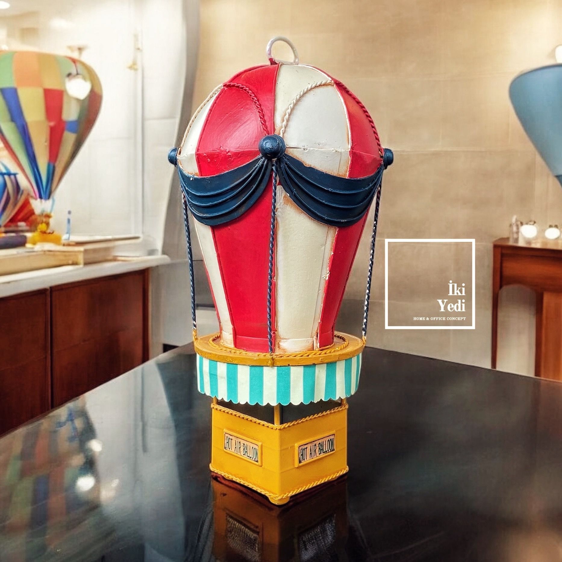 Ryno Retro Sıcak Hava Balonu Figürü – Metal Maket Obje, Asılabilir ve Masaüstü Dekoratif Hediyelik