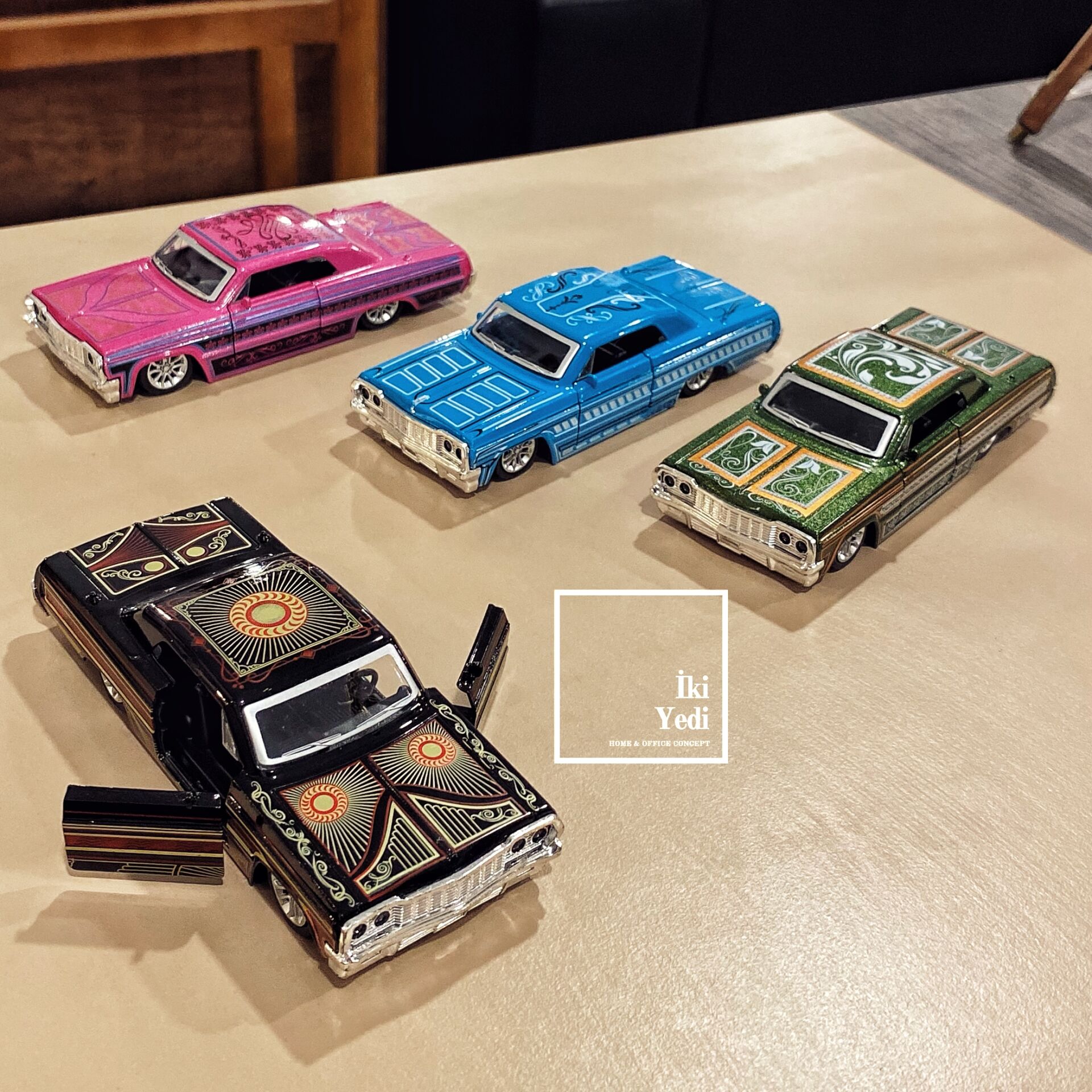 Lennix Metal Model Araba 12,5 cm Dekoratif Masaüstü Mini Araba Hediyelik Obje Aksesuar