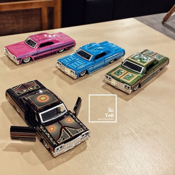 Lennix Metal Model Araba 12,5 cm Dekoratif Masaüstü Mini Araba Hediyelik Obje Aksesuar