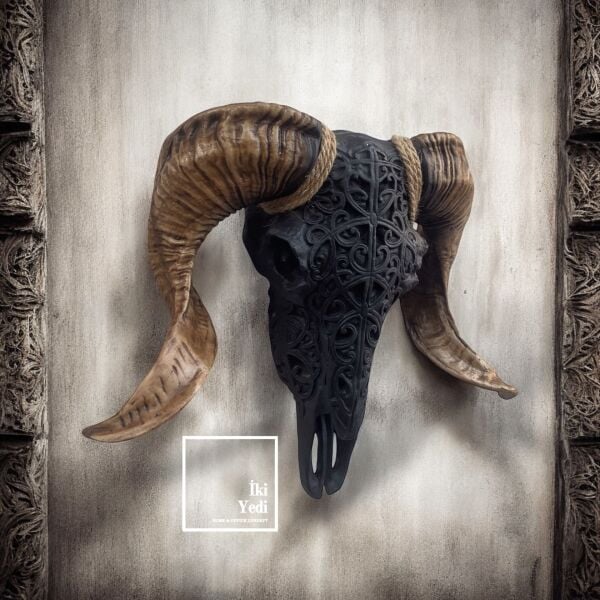 Dosiro 77-2 Kara Koç Kafası Duvar Dekoru Gotik Maskülen Obje Erkek Odası ve Ofis Aksesuarı