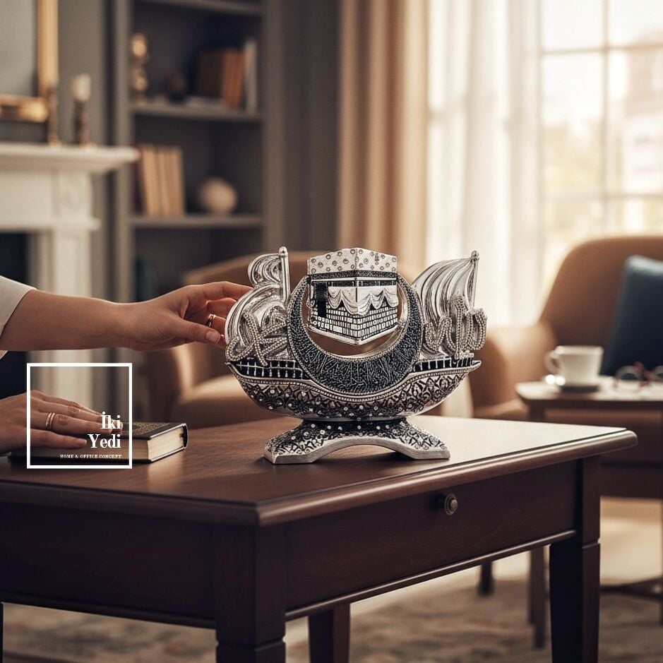 Kabe’nin Nuru Allah (C.C.) ve Hz. Muhammed (S.A.V.) Lafzı Dekoratif Masaüstü İslami Biblo Dini Obje