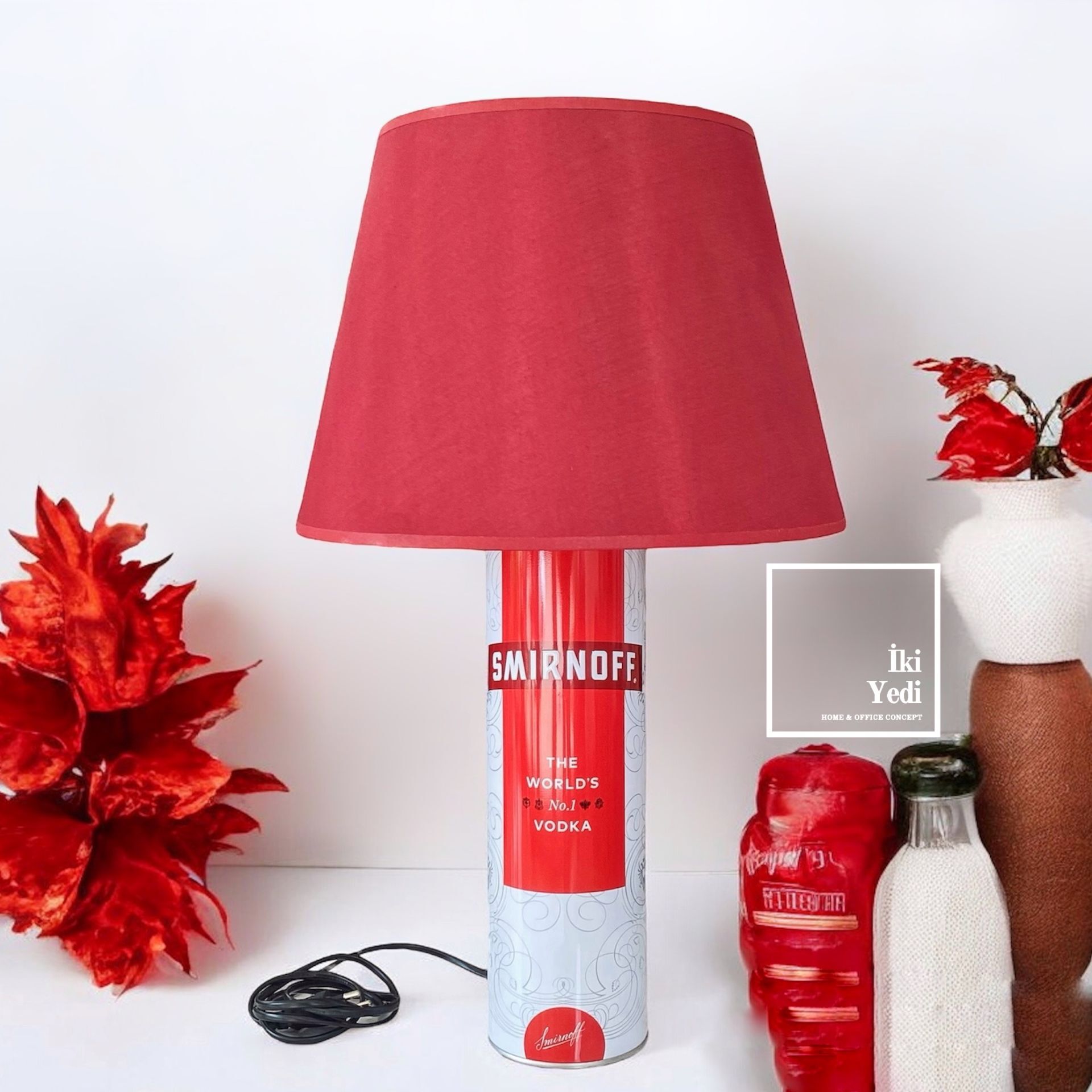 Smir-noff Retro Tasarım Kırmızı Abajur Metal İçecek Kutusu Vintage Masa Lambası Dekoratif Aydınlatma