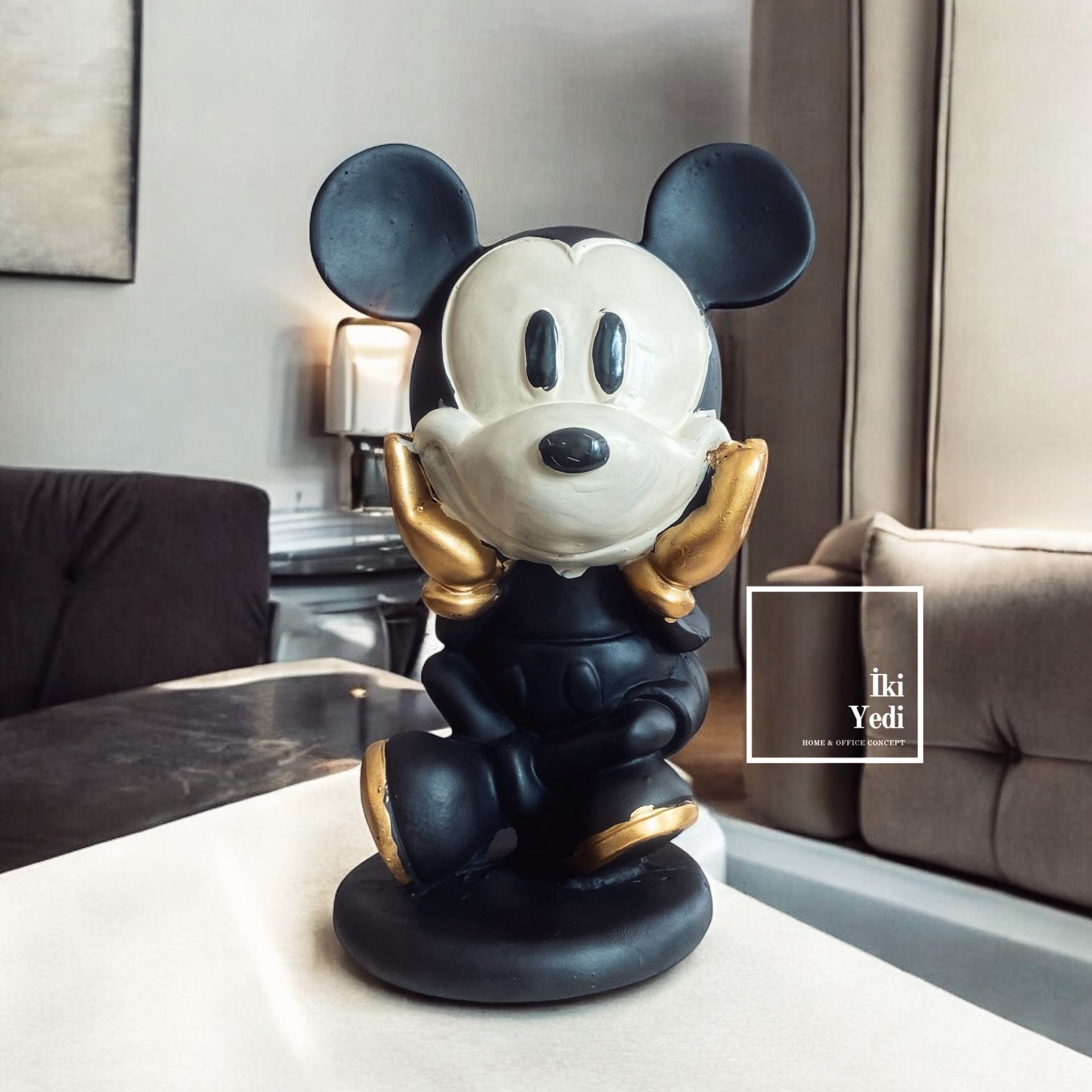 Altın Dokunuşlu Düşünen Mickey Mouse – Dekoratif Tasarım Figür | Modern & Nostaljik Mickey77-2 Ev Dekorasyonu Ofis Hediyesi