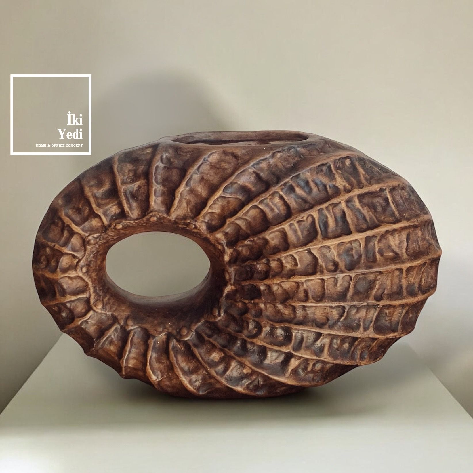 Daramy El Yapımı Seramik Vazo, Kahverengi Organik Form, Modern Ev Ofis Dekoratif Aksesuar